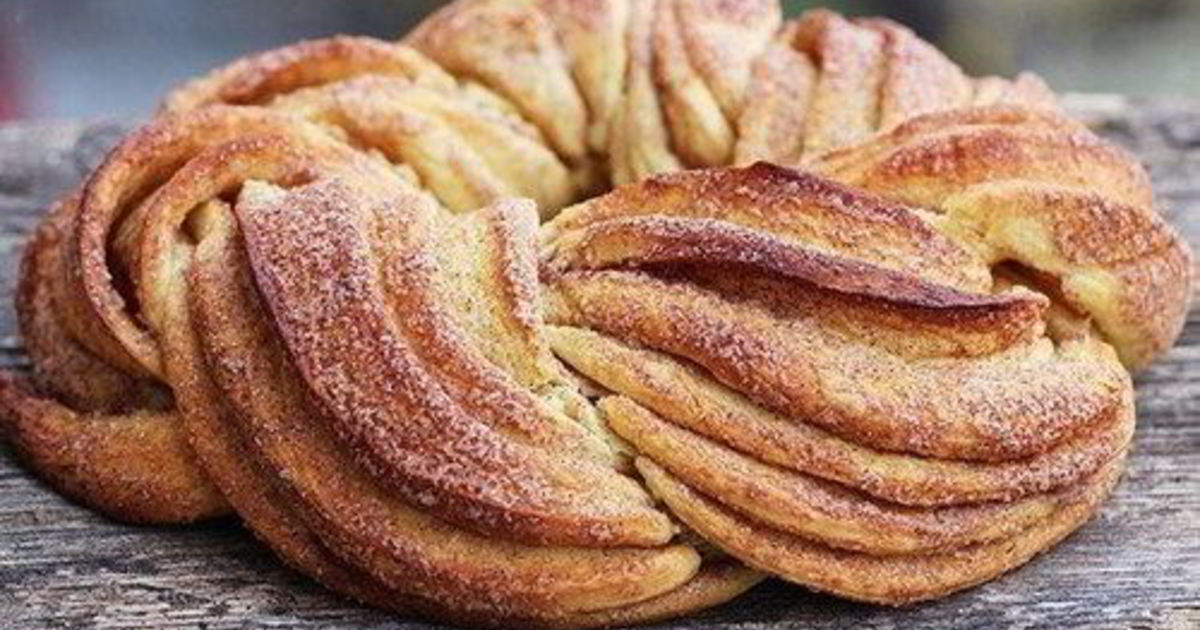 Плетеная эстонская булка с корицей