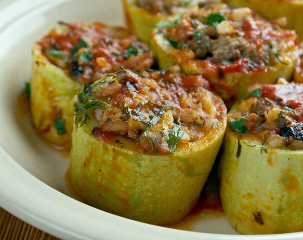 Фаршированные кабачки с рисом и фаршем в духовке. пошаговый рецепт с фото — ботаничка