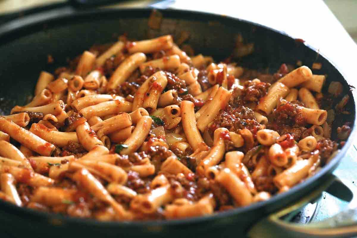 Макароны с тушенкой – 5 рецептов приготовления
