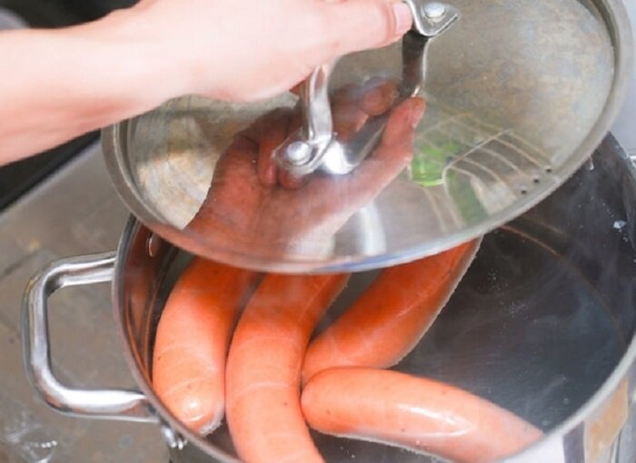 Как быстро сварить и вкусно приготовить сосиски в микроволновке