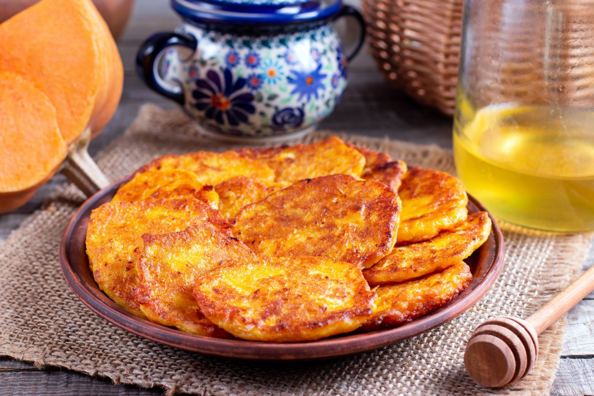 Оладьи из тыквы: 8 самых вкусных и любопытных рецептов