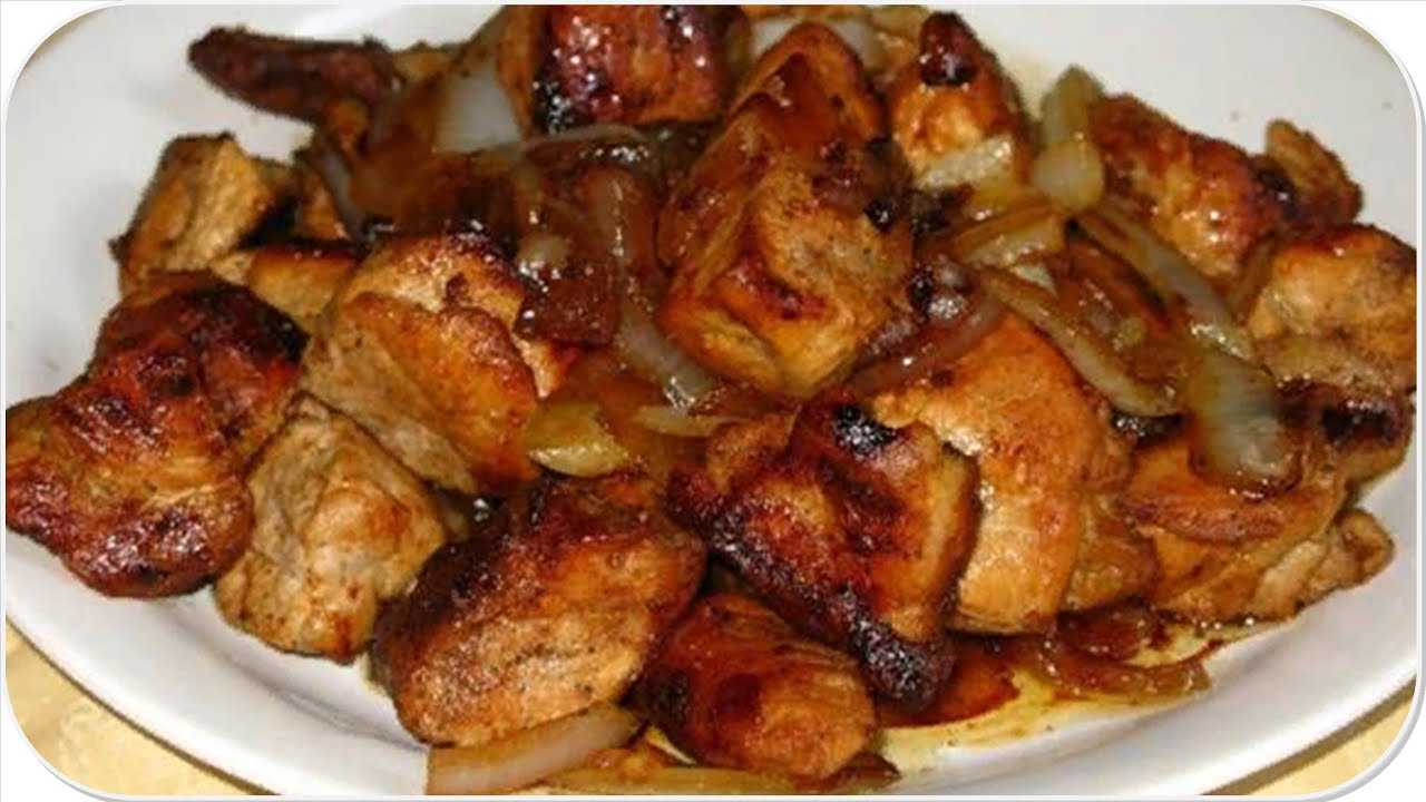 Как пожарить шашлык на сковороде дома из свинины, курицы и баранины?