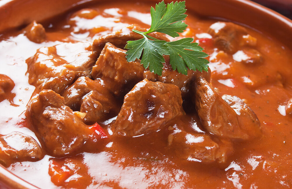Как приготовить гуляш из говядины, чтобы мясо было мягким? 7 рецептов гуляша с подливкой