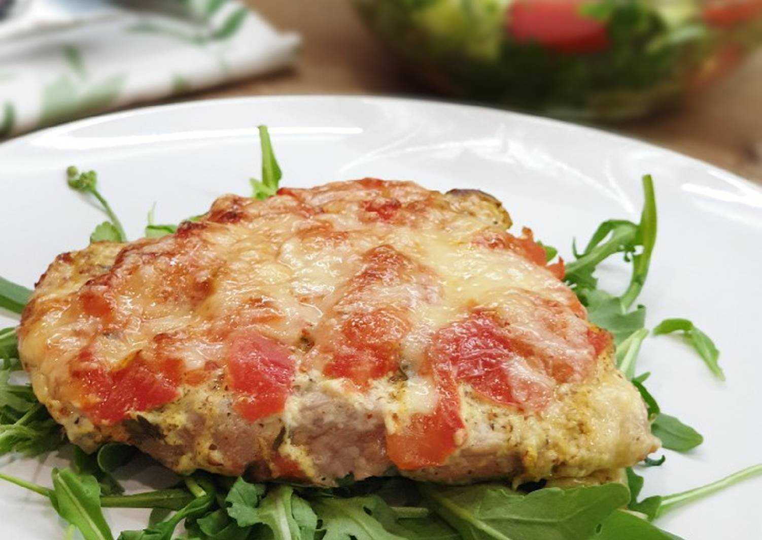 Мясо по-французски в духовке с помидорами - 5 простых и вкусных рецептов