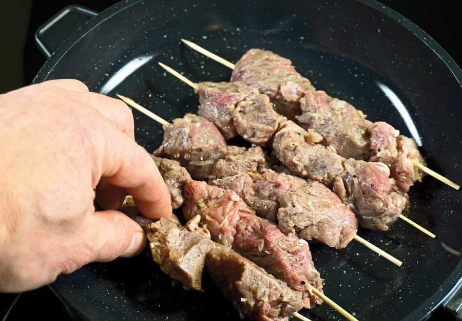 Шашлык на сковороде - 7 рецептов - 1000.menu