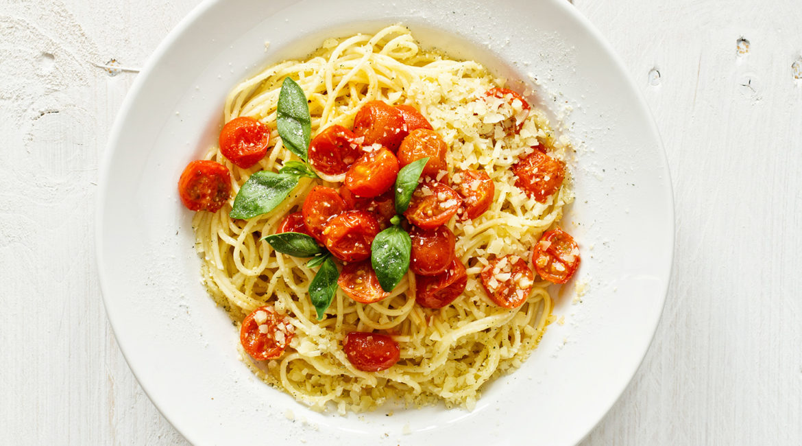 Паста Mamma mia с использованием: грудка куриная,паста,лук репчатый,лук репчатый Макароны или паста стали одним из наиболее любимых продуктов во всем мире Впервые их придумали в древнем Риме