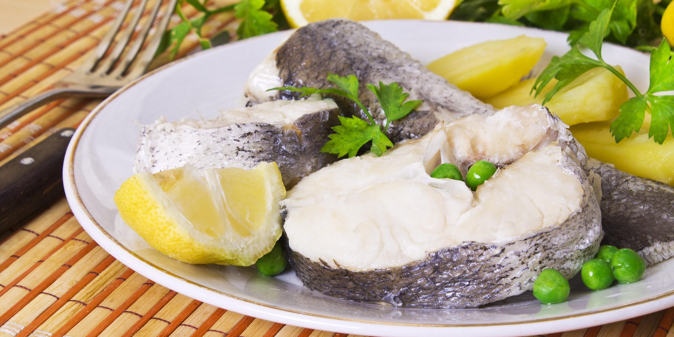 Сколько варить рыбу хек Как вкусно отварить хек соус к хеку Когда лучше покупать хека для варки Сколько стоит и как выбирать рыбу хек