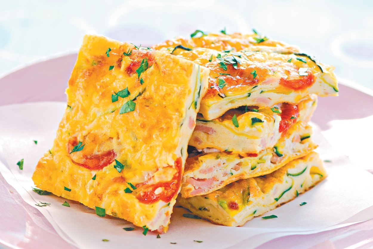 Омлет с помидорами — проверенные рецепты вкусного блюда для завтрака