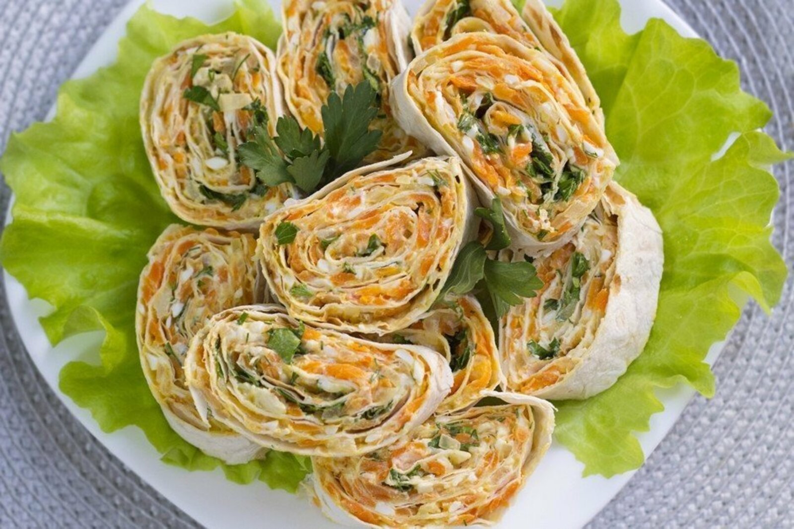 Начинки для рулетов из лаваша — 10 самых вкусных рецептов