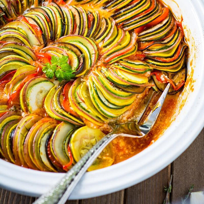 Необычайно вкусная еда в духовке из овощей получается.