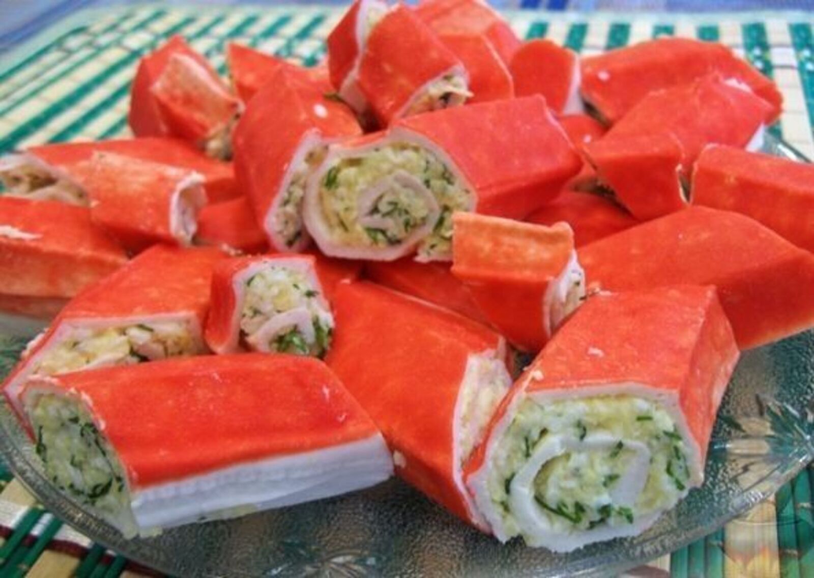 Крабовые палочки фаршированные сыром и чесноком - 7 рецептов с фото пошагово