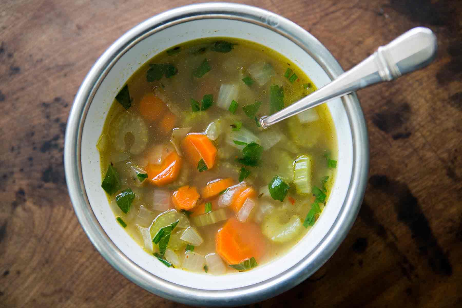 Простые рецепты супов из сельдерея для кулинарных новичков