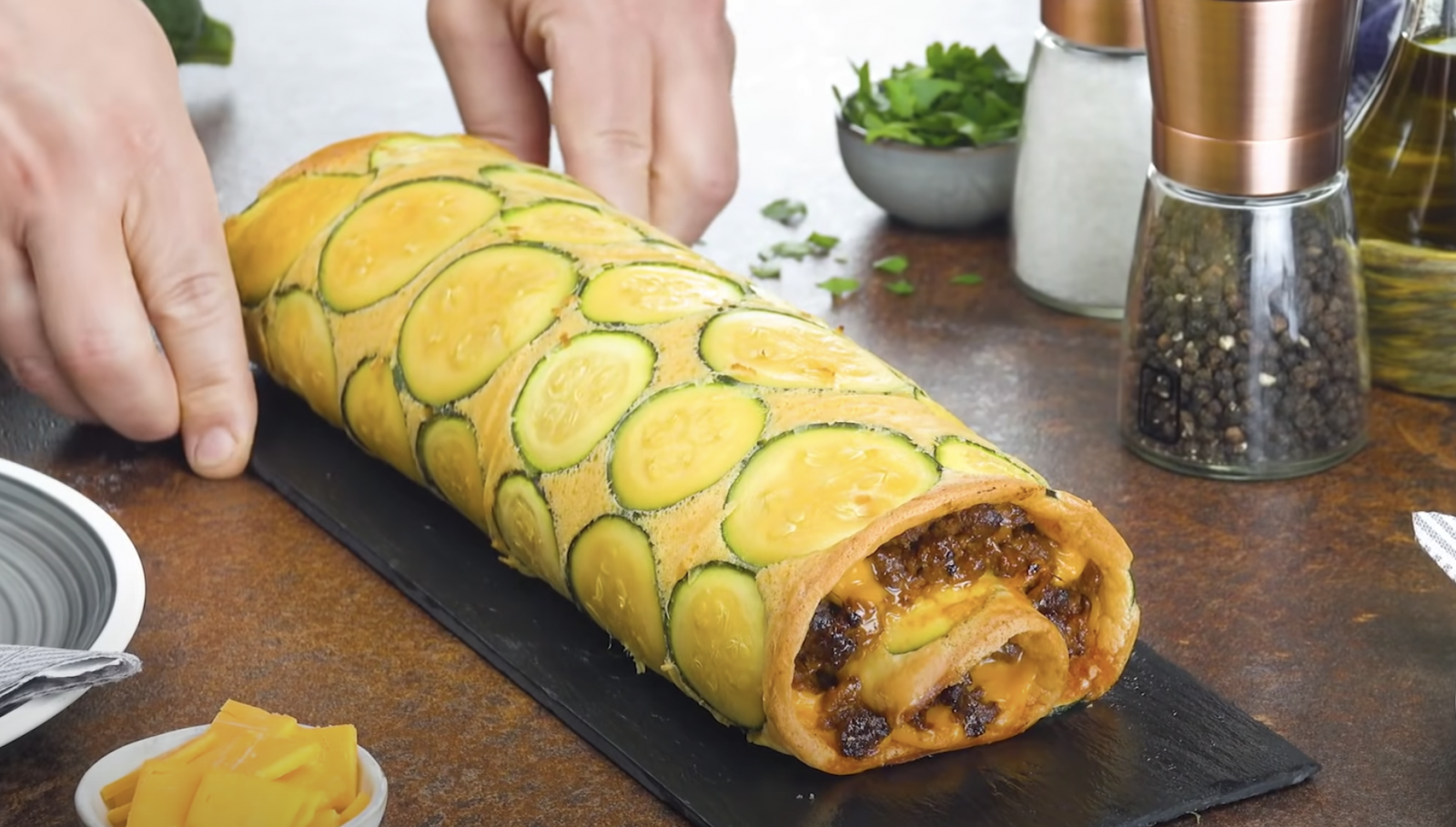 Рулетики из кабачков с разными начинками - 11 простых и вкусных рецептов