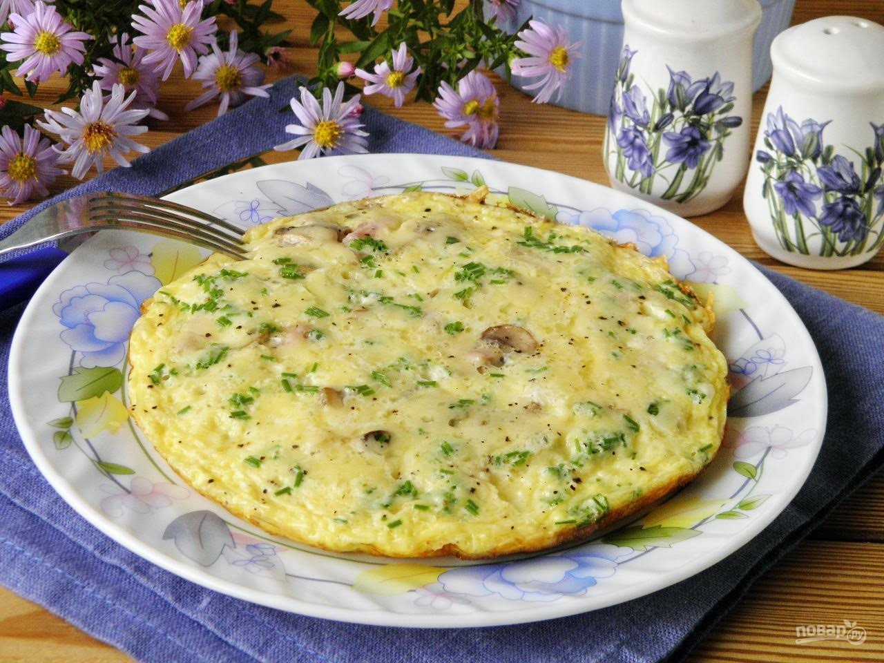 Несколько вариантов вкусного завтрака: простые и сытные омлеты с грибами