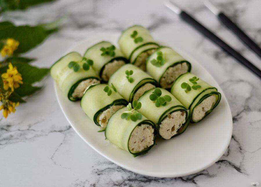 Салат суши с красной рыбой слоями: 5 вкусных рецептов
